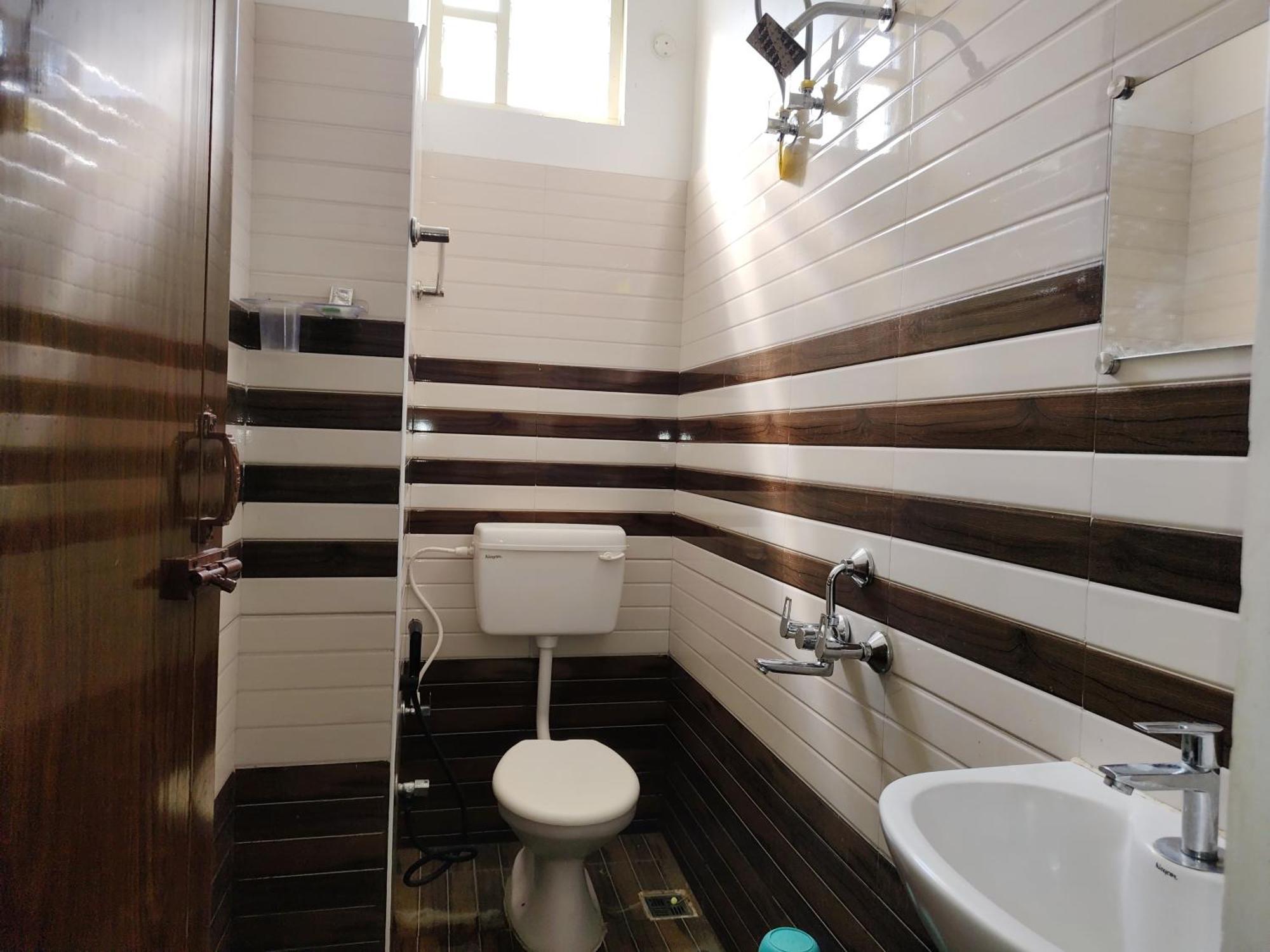 De' Capital Hotel Pondicherry Ngoại thất bức ảnh
